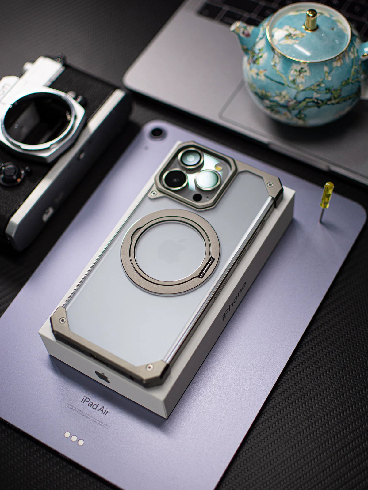 Apple Mecha Assembled Magnetic Fulcrum Bracket Case 15proMax Aluminum Alloy iPhone Case High-end Metal Simple Half case